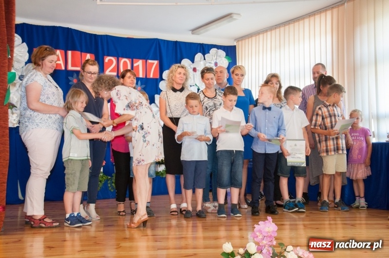 Zdjęcie w galerii na portalu naszraciborz.pl: Gala Laureatów SP 18 – wręczono Orły i SuperOrły Osiemnastki wiadomości z regionu