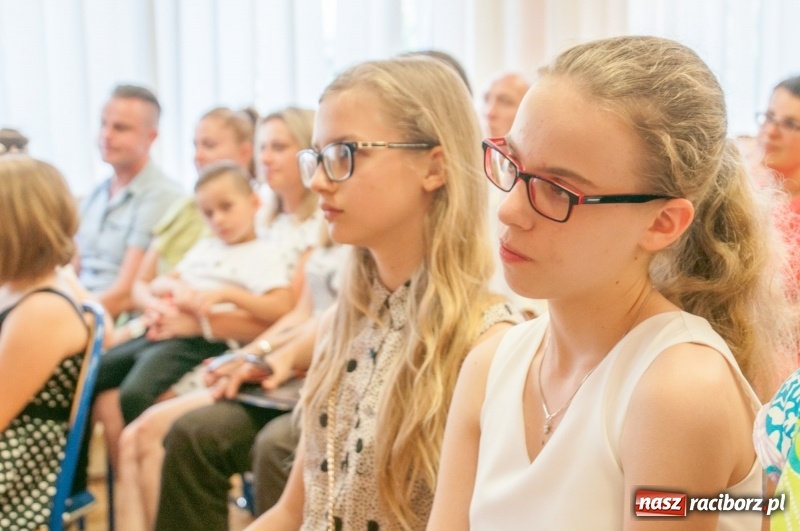 Zdjęcie w galerii na portalu naszraciborz.pl: Gala Laureatów SP 18 – wręczono Orły i SuperOrły Osiemnastki wiadomości z regionu