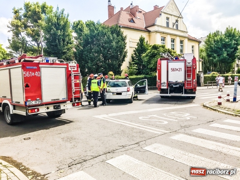 Zdjęcie w galerii na portalu naszraciborz.pl: Kolejne zderzenie samochodów na skrzyżowaniu Słowackiego-Miarki-Ogrodowa wiadomości z regionu
