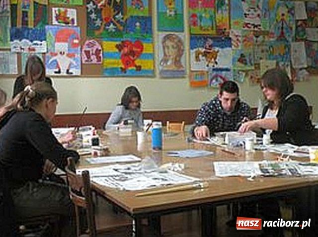 Zdjęcie w galerii na portalu naszraciborz.pl: Warsztaty plastyczne w nagrodę wiadomości z regionu