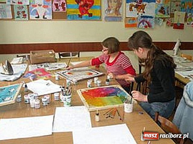 Zdjęcie w galerii na portalu naszraciborz.pl: Warsztaty plastyczne w nagrodę wiadomości z regionu