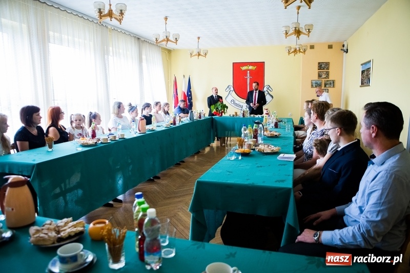 Zdjęcie w galerii na portalu naszraciborz.pl: Najlepsi uczniowie z gminy Krzanowice nagrodzeni wiadomości z regionu