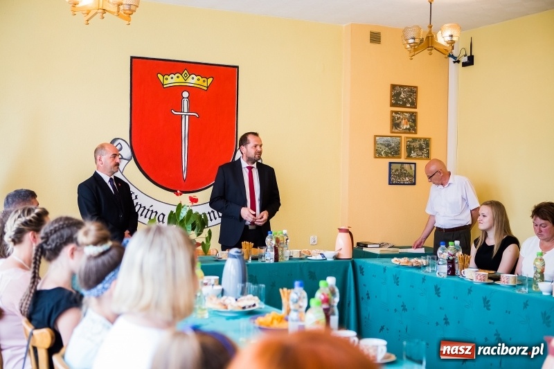 Zdjęcie w galerii na portalu naszraciborz.pl: Najlepsi uczniowie z gminy Krzanowice nagrodzeni wiadomości z regionu