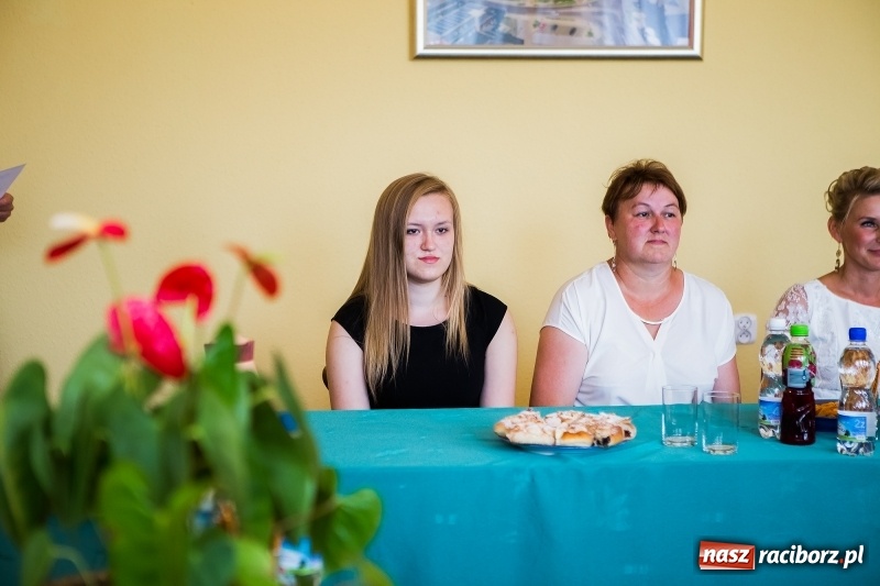 Zdjęcie w galerii na portalu naszraciborz.pl: Najlepsi uczniowie z gminy Krzanowice nagrodzeni wiadomości z regionu