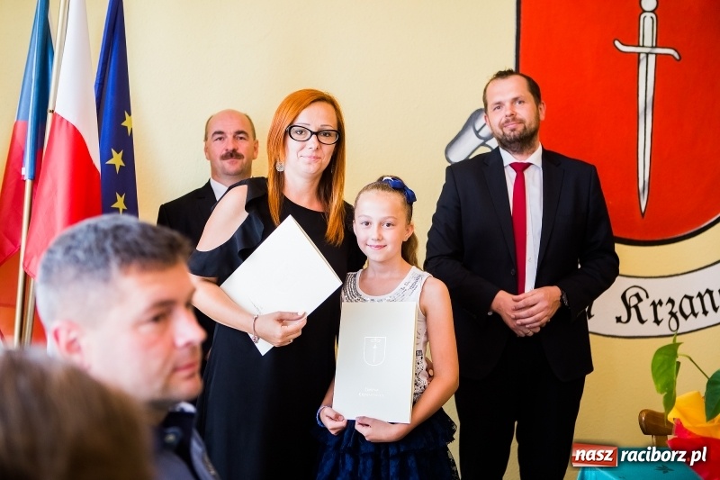 Zdjęcie w galerii na portalu naszraciborz.pl: Najlepsi uczniowie z gminy Krzanowice nagrodzeni wiadomości z regionu