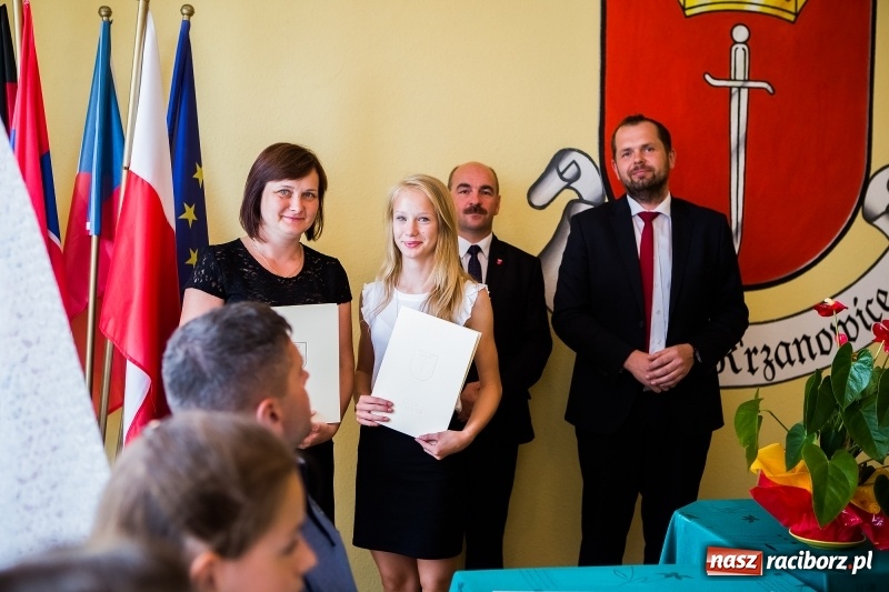 Zdjęcie w galerii na portalu naszraciborz.pl: Najlepsi uczniowie z gminy Krzanowice nagrodzeni wiadomości z regionu