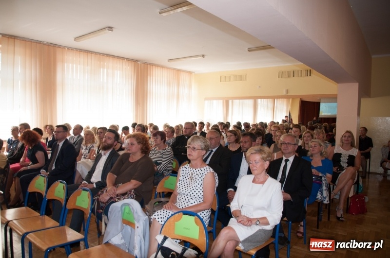 Zdjęcie w galerii na portalu naszraciborz.pl: Miejskie zakończenie roku szkolnego – po raz ostatni w gimnazjum... wiadomości z regionu