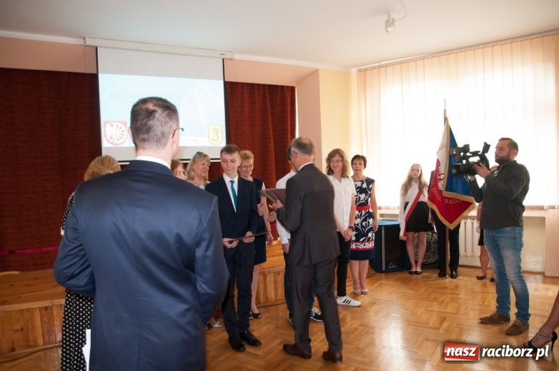 Zdjęcie w galerii na portalu naszraciborz.pl: Miejskie zakończenie roku szkolnego – po raz ostatni w gimnazjum... wiadomości z regionu