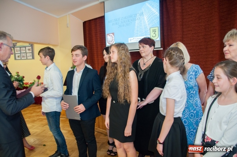 Zdjęcie w galerii na portalu naszraciborz.pl: Miejskie zakończenie roku szkolnego – po raz ostatni w gimnazjum... wiadomości z regionu