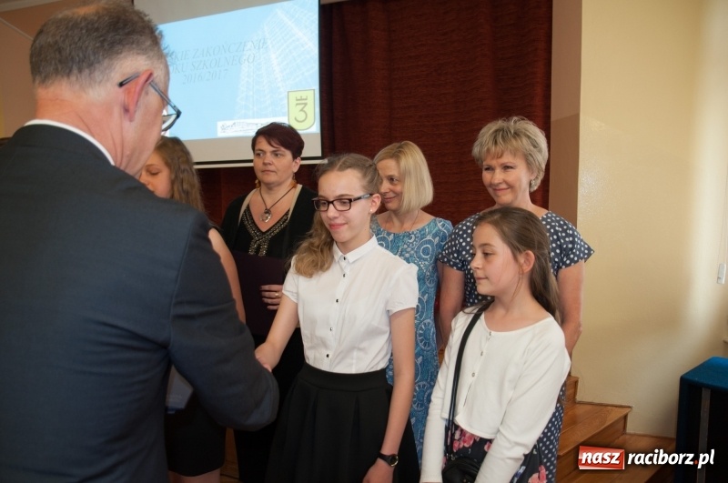 Zdjęcie w galerii na portalu naszraciborz.pl: Miejskie zakończenie roku szkolnego – po raz ostatni w gimnazjum... wiadomości z regionu