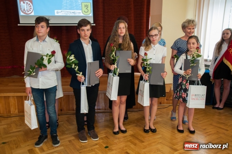Zdjęcie w galerii na portalu naszraciborz.pl: Miejskie zakończenie roku szkolnego – po raz ostatni w gimnazjum... wiadomości z regionu