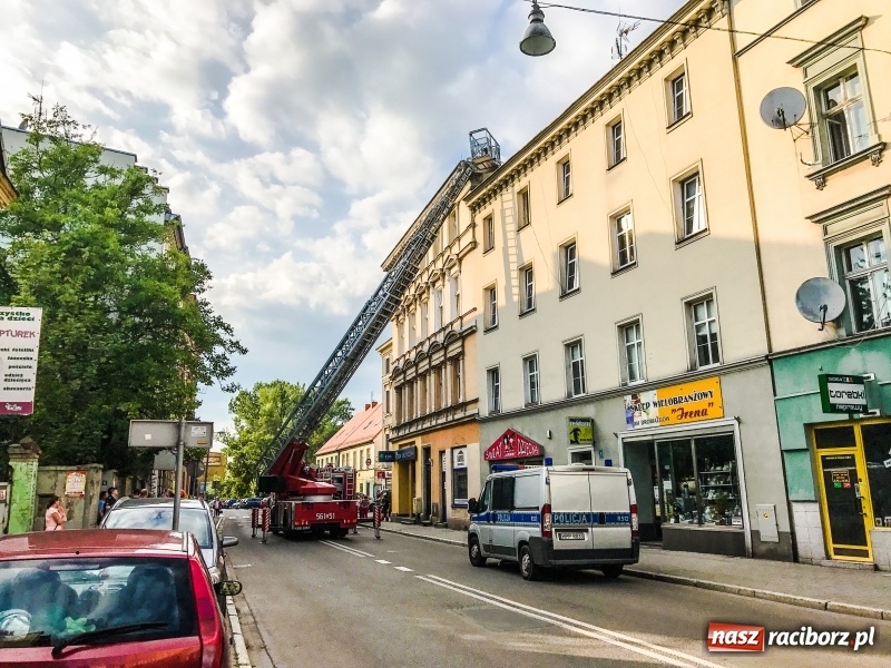 Zdjęcie w galerii na portalu naszraciborz.pl: Londzina spowita dymem. Akcja strażaków przy kinie Bałtyk wiadomości z regionu