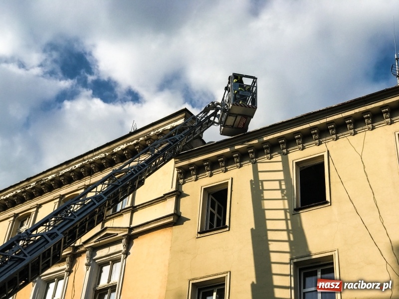 Zdjęcie w galerii na portalu naszraciborz.pl: Londzina spowita dymem. Akcja strażaków przy kinie Bałtyk wiadomości z regionu