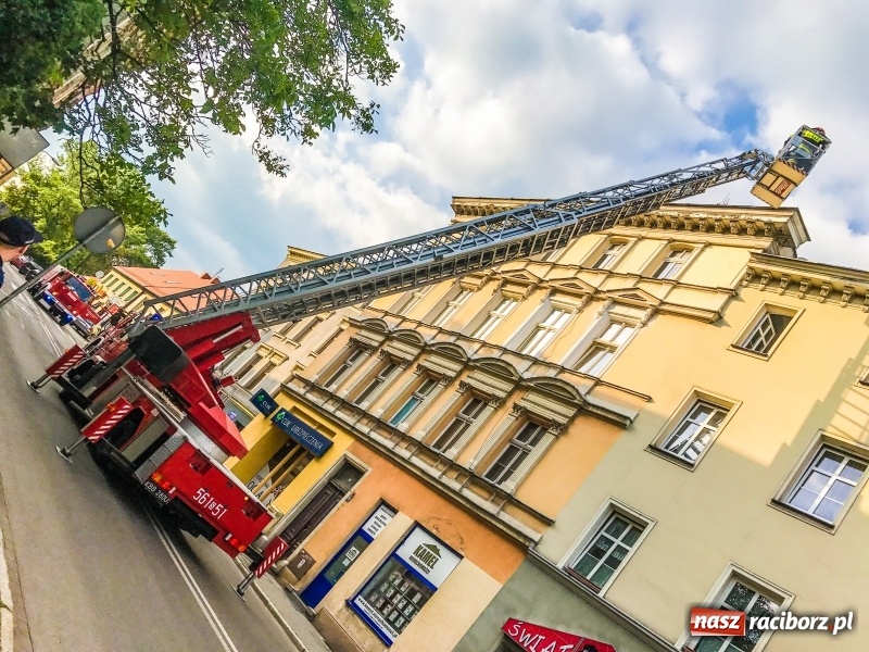 Zdjęcie w galerii na portalu naszraciborz.pl: Londzina spowita dymem. Akcja strażaków przy kinie Bałtyk wiadomości z regionu