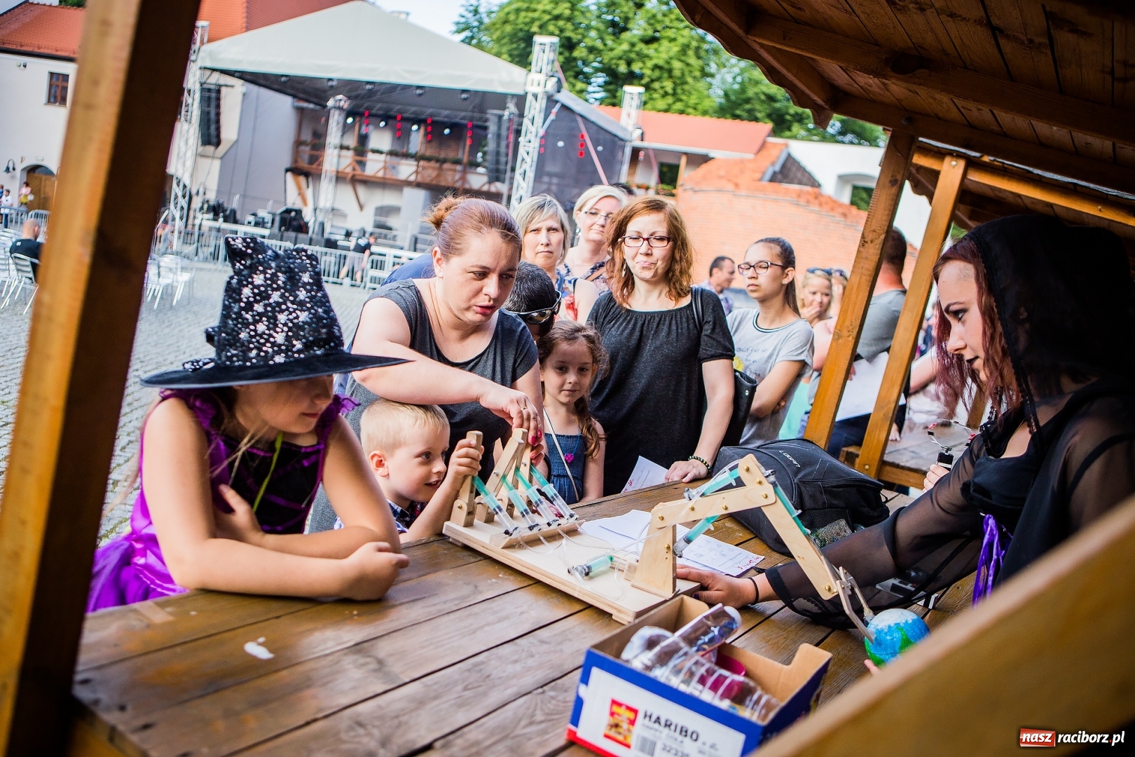 Zdjęcie w galerii na portalu naszraciborz.pl: Zamkowa Noc z Duchami na powitanie wakacji  wiadomości z regionu
