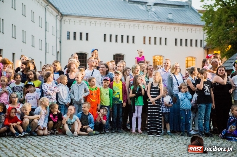 Zdjęcie w galerii na portalu naszraciborz.pl: Zamkowa Noc z Duchami na powitanie wakacji  wiadomości z regionu