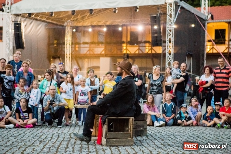 Zdjęcie w galerii na portalu naszraciborz.pl: Zamkowa Noc z Duchami na powitanie wakacji  wiadomości z regionu