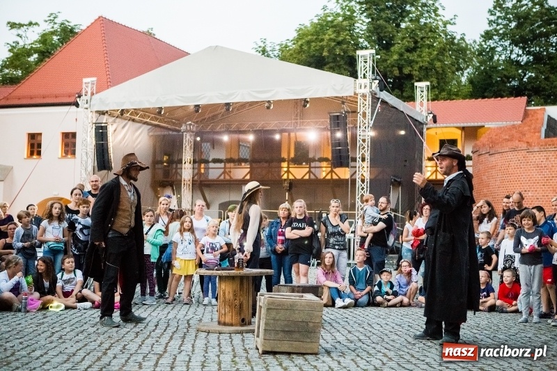 Zdjęcie w galerii na portalu naszraciborz.pl: Zamkowa Noc z Duchami na powitanie wakacji  wiadomości z regionu