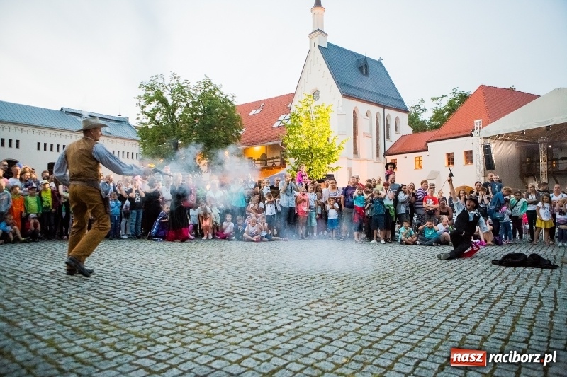Zdjęcie w galerii na portalu naszraciborz.pl: Zamkowa Noc z Duchami na powitanie wakacji  wiadomości z regionu