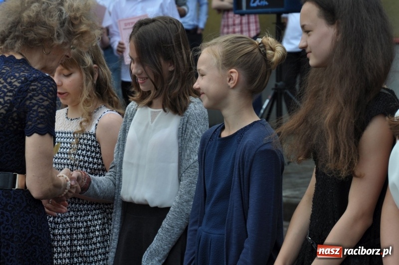 Zdjęcie w galerii na portalu naszraciborz.pl: Zakończenie roku szkolnego w SP18 – były świadectwa, nie było absolwentów wiadomości z regionu