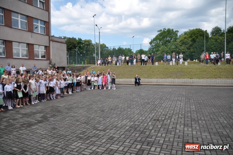 Zdjęcie w galerii na portalu naszraciborz.pl: Zakończenie roku szkolnego w SP18 – były świadectwa, nie było absolwentów wiadomości z regionu