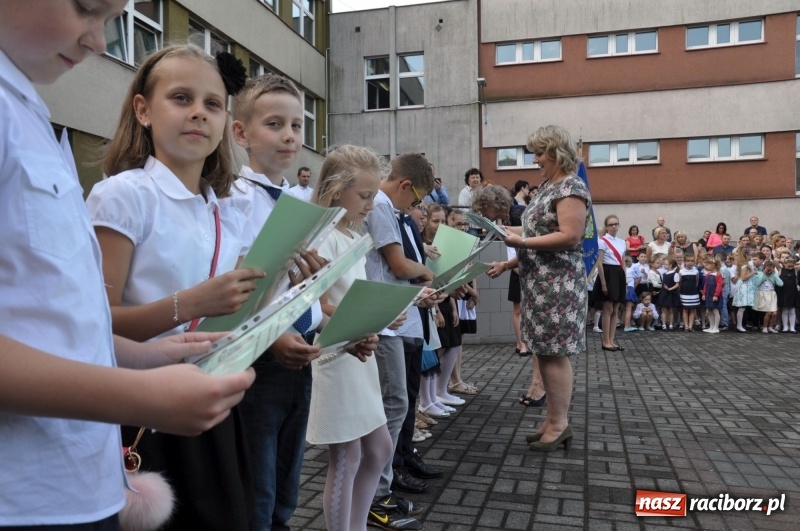 Zdjęcie w galerii na portalu naszraciborz.pl: Zakończenie roku szkolnego w SP18 – były świadectwa, nie było absolwentów wiadomości z regionu