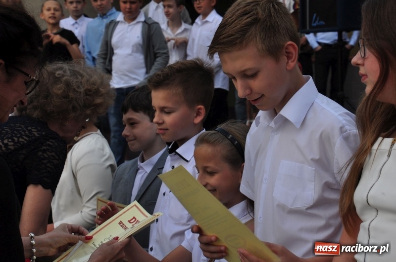 Zdjęcie w galerii na portalu naszraciborz.pl: Zakończenie roku szkolnego w SP18 – były świadectwa, nie było absolwentów wiadomości z regionu