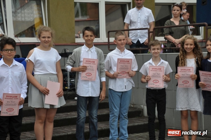 Zdjęcie w galerii na portalu naszraciborz.pl: Zakończenie roku szkolnego w SP18 – były świadectwa, nie było absolwentów wiadomości z regionu