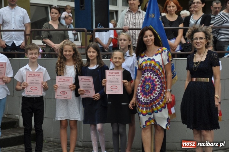 Zdjęcie w galerii na portalu naszraciborz.pl: Zakończenie roku szkolnego w SP18 – były świadectwa, nie było absolwentów wiadomości z regionu