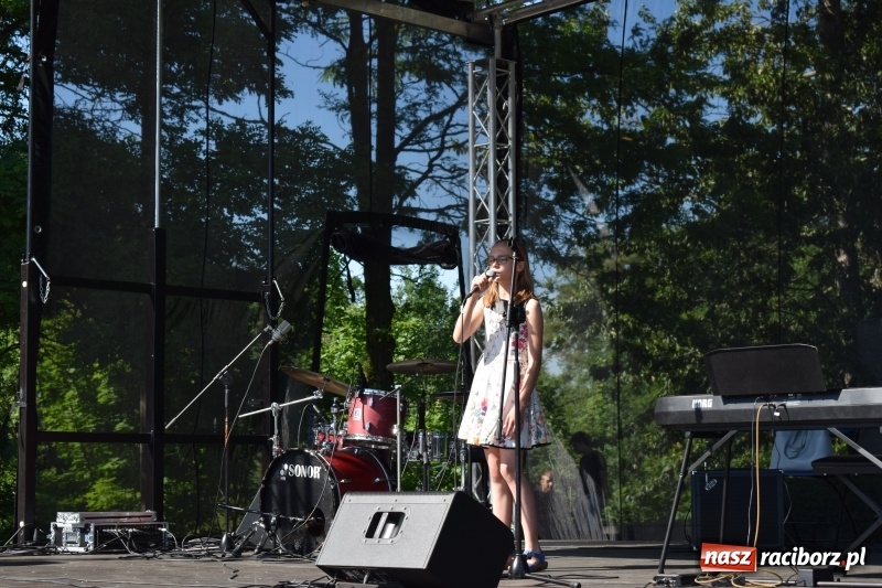 Zdjęcie w galerii na portalu naszraciborz.pl: Kuźnia Kultury pożegnała rok szkolny wiadomości z regionu