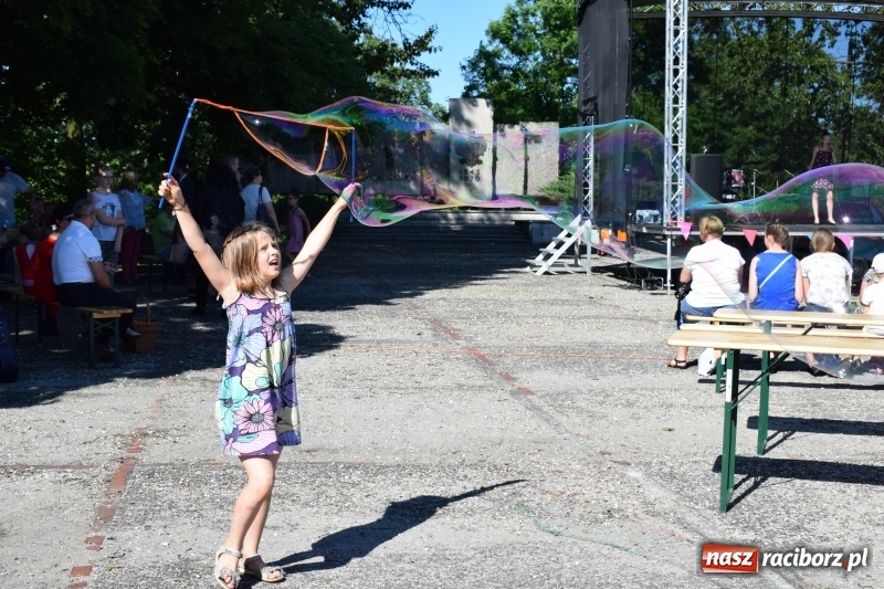 Zdjęcie w galerii na portalu naszraciborz.pl: Kuźnia Kultury pożegnała rok szkolny wiadomości z regionu