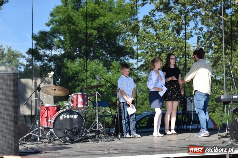 Zdjęcie w galerii na portalu naszraciborz.pl: Kuźnia Kultury pożegnała rok szkolny wiadomości z regionu