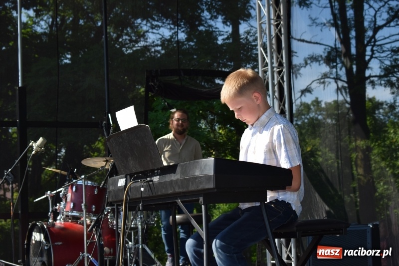 Zdjęcie w galerii na portalu naszraciborz.pl: Kuźnia Kultury pożegnała rok szkolny wiadomości z regionu