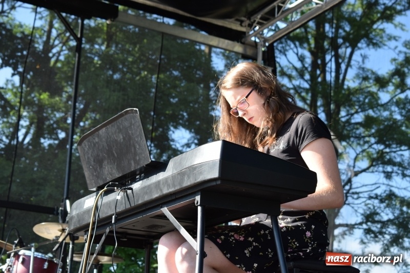 Zdjęcie w galerii na portalu naszraciborz.pl: Kuźnia Kultury pożegnała rok szkolny wiadomości z regionu