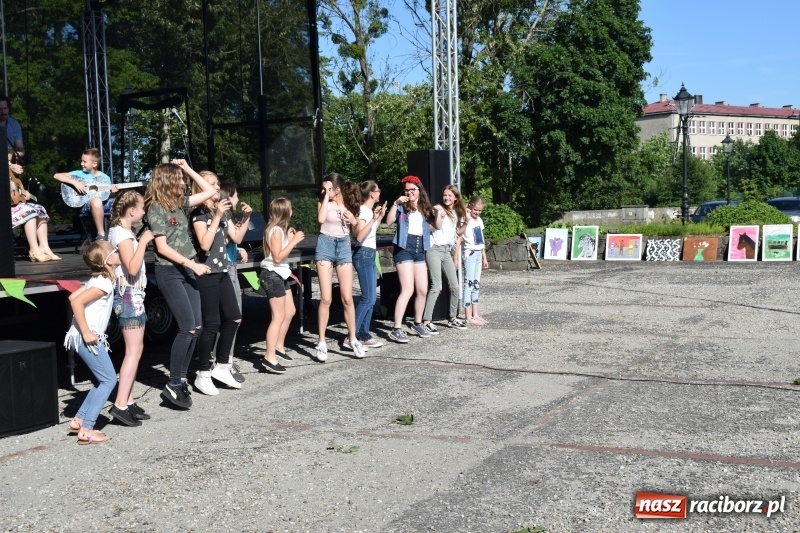 Zdjęcie w galerii na portalu naszraciborz.pl: Kuźnia Kultury pożegnała rok szkolny wiadomości z regionu