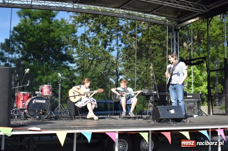 Zdjęcie w galerii na portalu naszraciborz.pl: Kuźnia Kultury pożegnała rok szkolny wiadomości z regionu