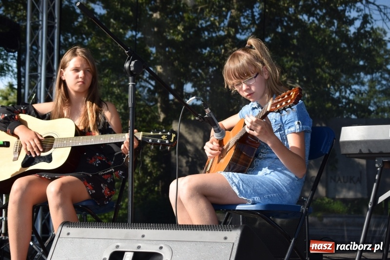 Zdjęcie w galerii na portalu naszraciborz.pl: Kuźnia Kultury pożegnała rok szkolny wiadomości z regionu
