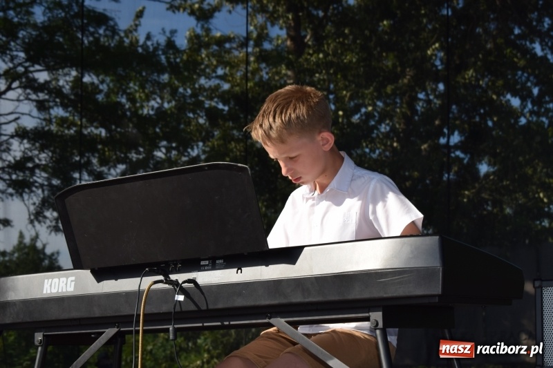 Zdjęcie w galerii na portalu naszraciborz.pl: Kuźnia Kultury pożegnała rok szkolny wiadomości z regionu