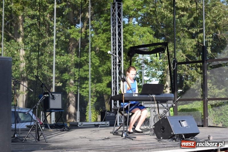 Zdjęcie w galerii na portalu naszraciborz.pl: Kuźnia Kultury pożegnała rok szkolny wiadomości z regionu