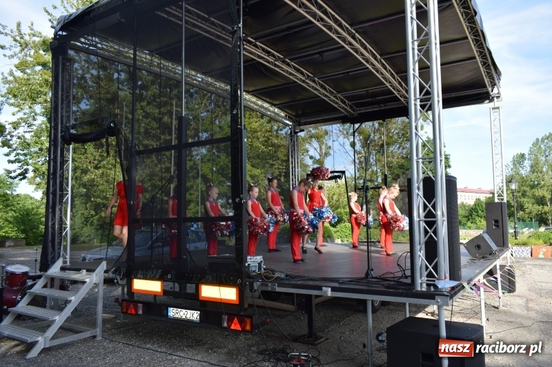 Zdjęcie w galerii na portalu naszraciborz.pl: Kuźnia Kultury pożegnała rok szkolny wiadomości z regionu