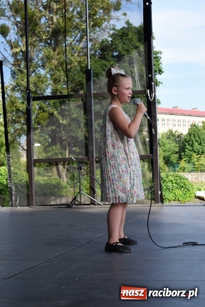 Zdjęcie w galerii na portalu naszraciborz.pl: Kuźnia Kultury pożegnała rok szkolny wiadomości z regionu