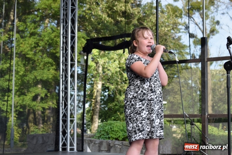 Zdjęcie w galerii na portalu naszraciborz.pl: Kuźnia Kultury pożegnała rok szkolny wiadomości z regionu