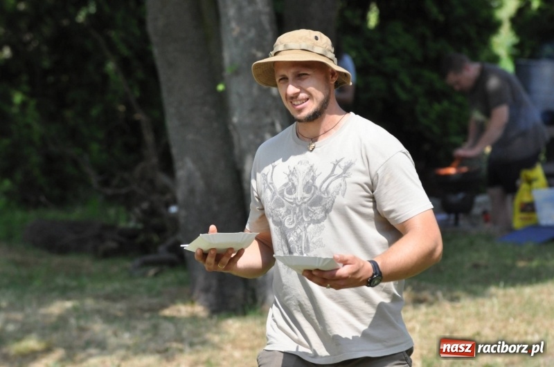 Zdjęcie w galerii na portalu naszraciborz.pl: Zawody wędkarskie na stawie w Krowiarkach. Do wygrania... dziennikarskie krzesło  wiadomości z regionu