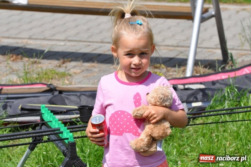 Zdjęcie w galerii na portalu naszraciborz.pl: Zawody wędkarskie na stawie w Krowiarkach. Do wygrania... dziennikarskie krzesło  wiadomości z regionu