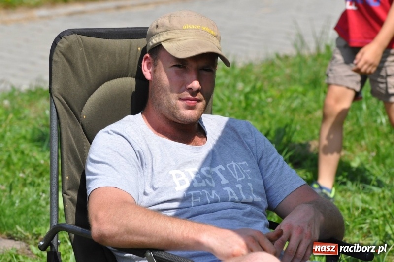 Zdjęcie w galerii na portalu naszraciborz.pl: Zawody wędkarskie na stawie w Krowiarkach. Do wygrania... dziennikarskie krzesło  wiadomości z regionu