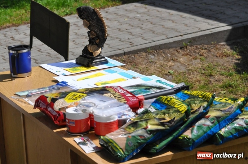 Zdjęcie w galerii na portalu naszraciborz.pl: Zawody wędkarskie na stawie w Krowiarkach. Do wygrania... dziennikarskie krzesło  wiadomości z regionu