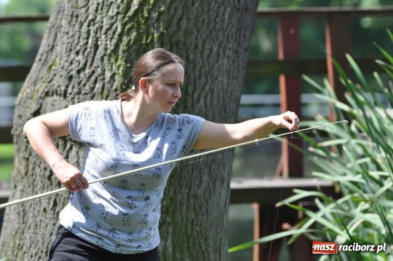 Zdjęcie w galerii na portalu naszraciborz.pl: Zawody wędkarskie na stawie w Krowiarkach. Do wygrania... dziennikarskie krzesło  wiadomości z regionu
