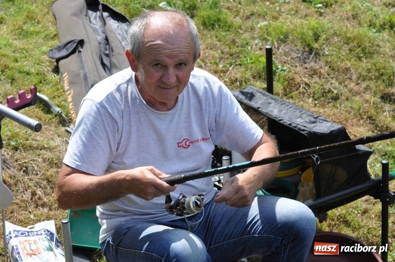 Zdjęcie w galerii na portalu naszraciborz.pl: Zawody wędkarskie na stawie w Krowiarkach. Do wygrania... dziennikarskie krzesło  wiadomości z regionu