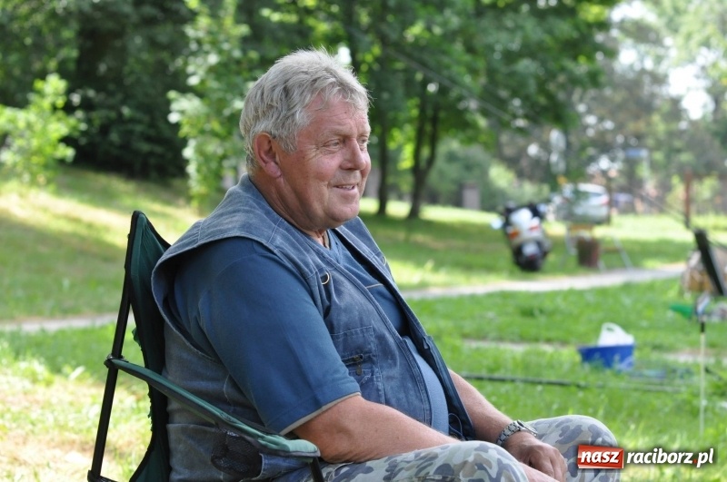 Zdjęcie w galerii na portalu naszraciborz.pl: Zawody wędkarskie na stawie w Krowiarkach. Do wygrania... dziennikarskie krzesło  wiadomości z regionu