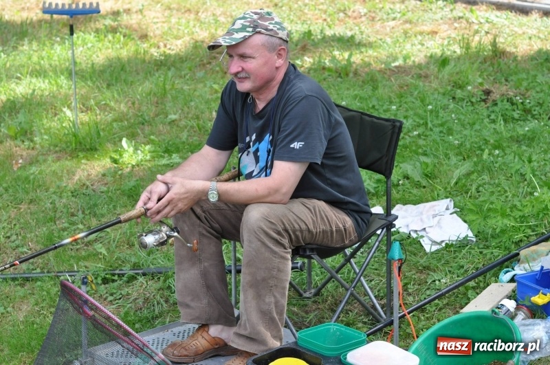 Zdjęcie w galerii na portalu naszraciborz.pl: Zawody wędkarskie na stawie w Krowiarkach. Do wygrania... dziennikarskie krzesło  wiadomości z regionu